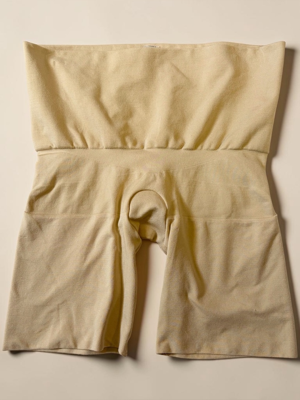 Spanx Assets Shaping Mid Thigh Shorts 10125 Beige Women's Large New